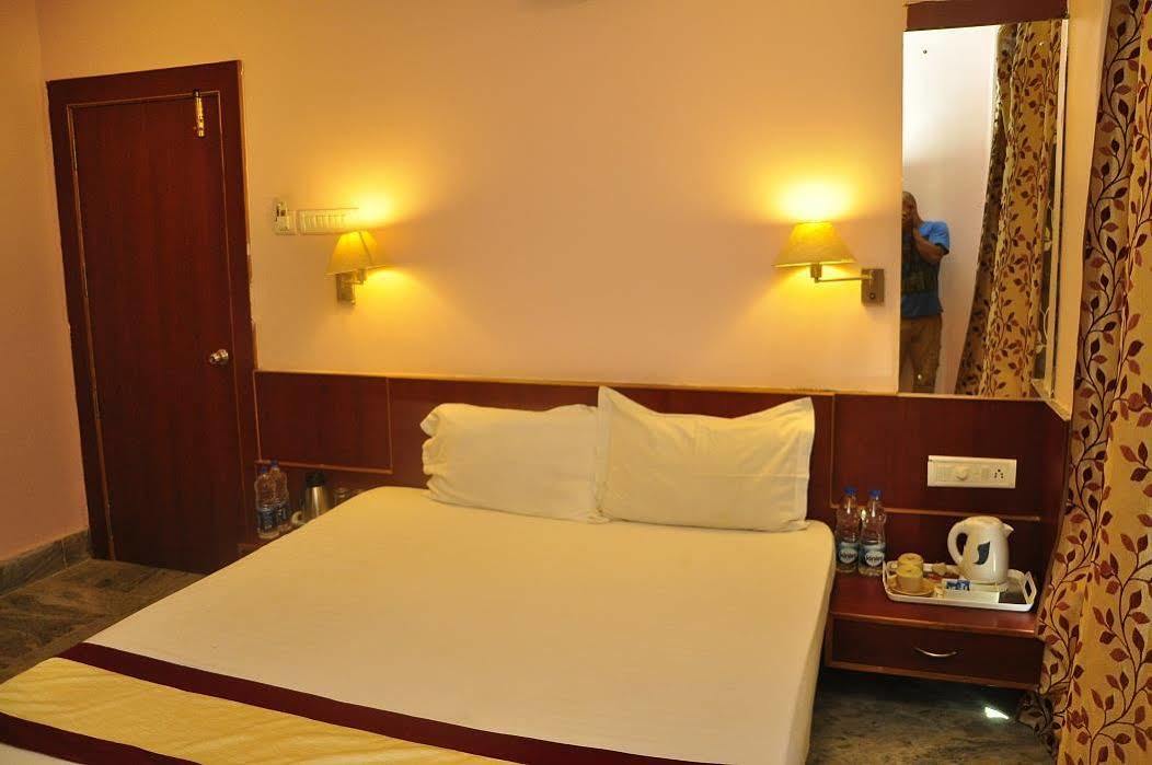 Resort The Amrapalli 3*